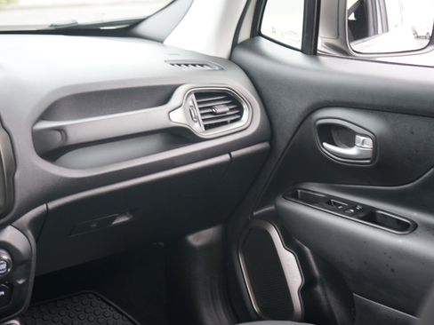 Used 2023 Jeep Renegade Latitude image 24