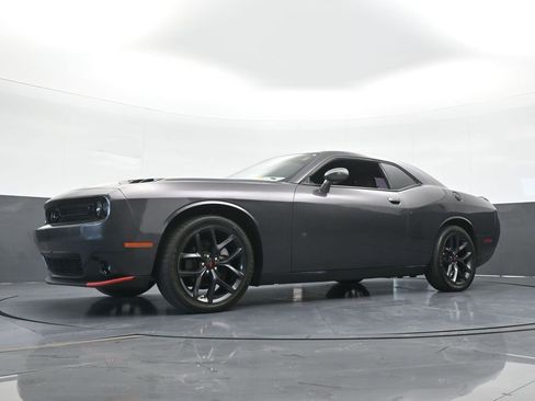 Used 2022 Dodge Challenger SXT w/ Driver Convenience Group RWD image 46