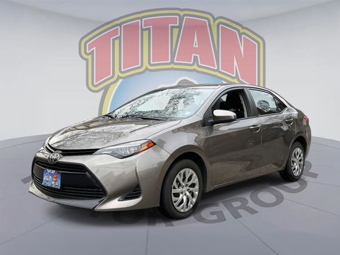 Used 2019 Toyota Corolla LE image 1