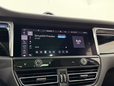 Certified 2023 Porsche Macan image 40