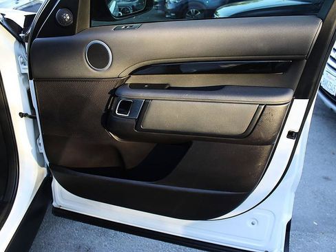 Used 2018 Land Rover Discovery SE AWD/4WD image 28