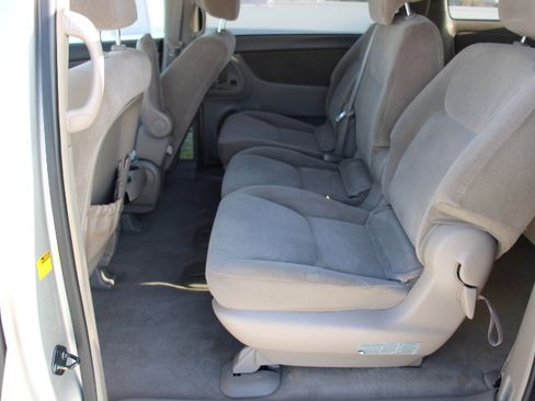 Used 2004 Toyota Sienna LE image 12