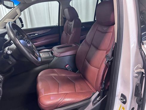 Used 2016 Cadillac Escalade Premium RWD image 9