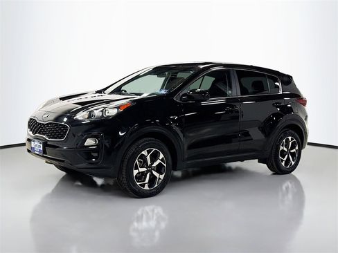 Used 2020 Kia Sportage LX image 3