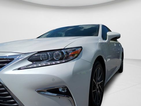 Used 2018 Lexus ES 350 w/ Luxury Package w/Wood Trim FWD image 24