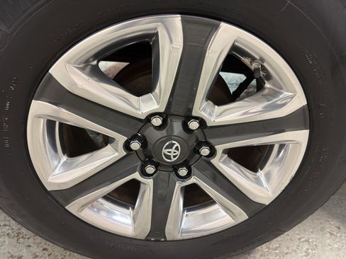 Used 2016 Toyota Tacoma Limited image 35