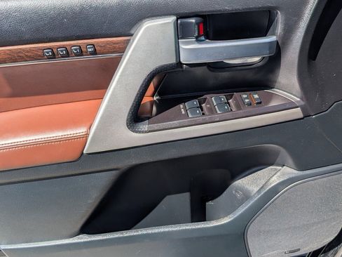 Used 2021 Toyota Land Cruiser image 16