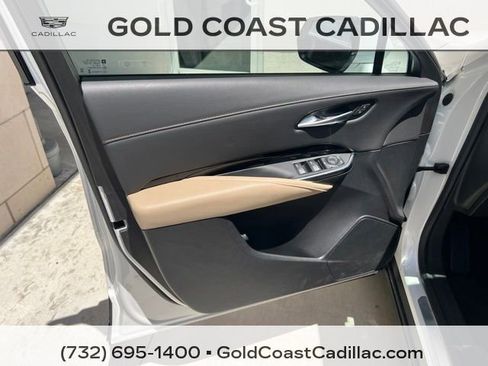 Certified 2024 Cadillac XT4 Luxury w/ Cold Weather Package FWD image 16