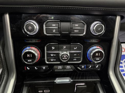 Used 2021 GMC Yukon Denali w/ Denali Premium Package image 20