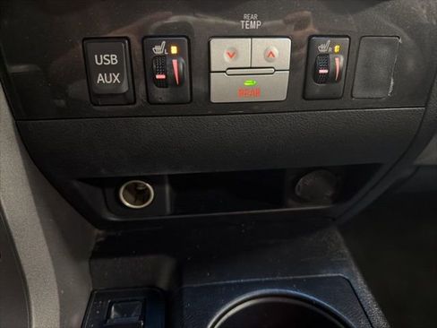 Used 2011 Toyota Sequoia Limited image 28