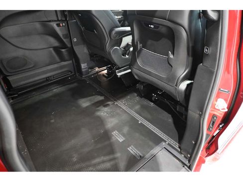 Used 2025 Chrysler Pacifica Select w/ Fav Edition Package FWD image 19