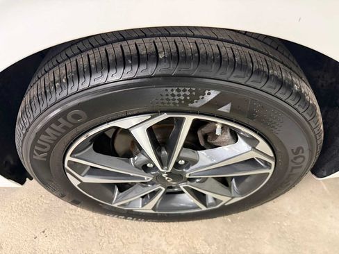 Used 2023 Kia Forte LXS w/ LXS Technology Package FWD image 9