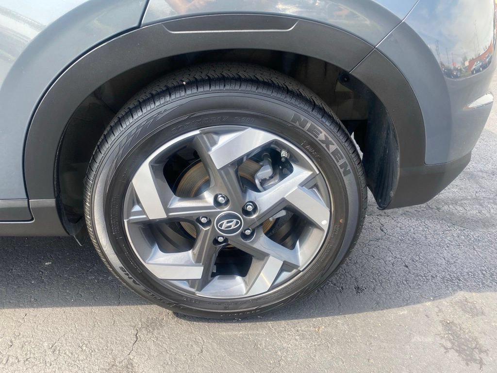 Used 2025 Hyundai Venue SEL FWD image 16
