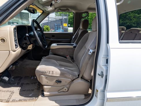 Used 2005 GMC Sierra 2500 SLE w/ Heavy-Duty Power Package AWD/4WD image 23