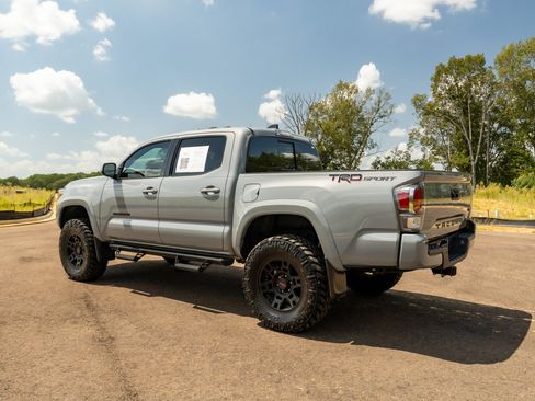 Used 2020 Toyota Tacoma TRD Sport w/ Technology Package RWD image 8
