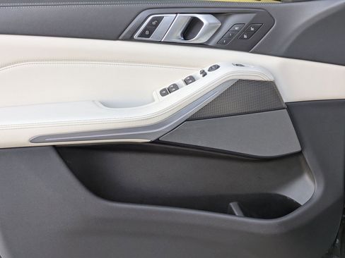 Used 2020 BMW X5 M50i w/ Executive Package image 9