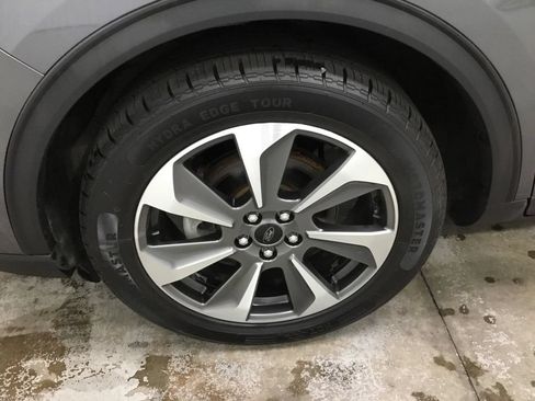 Used 2023 Ford Escape Platinum AWD/4WD image 5