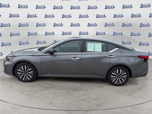 Used 2024 Nissan Altima 2.5 SV FWD image 4