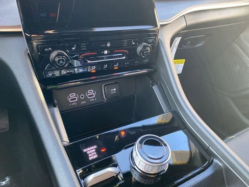 New 2025 Jeep Grand Cherokee Limited w/ Black Appearance Package image 25