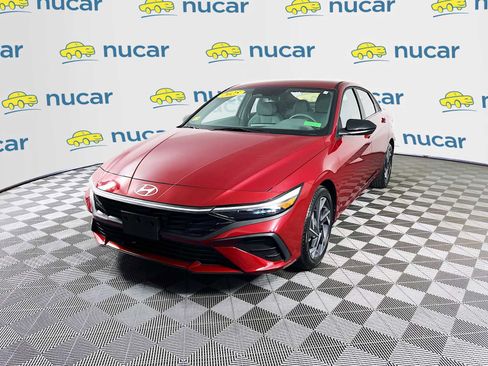 Certified 2025 Hyundai Elantra Sport FWD image 3