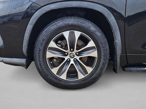 Used 2020 Toyota Highlander XLE image 25