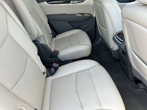 Certified 2021 Cadillac XT6 Premium Luxury FWD image 14