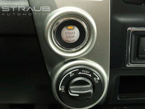 Used 2018 Nissan Titan SL AWD/4WD image 21