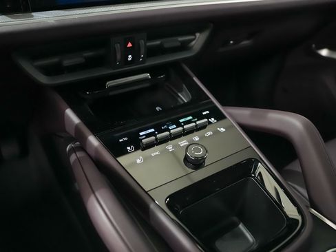 New 2026 Porsche Cayenne image 21