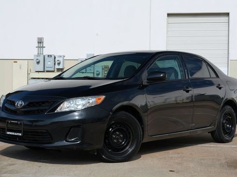 Used 2011 Toyota Corolla LE FWD image 2