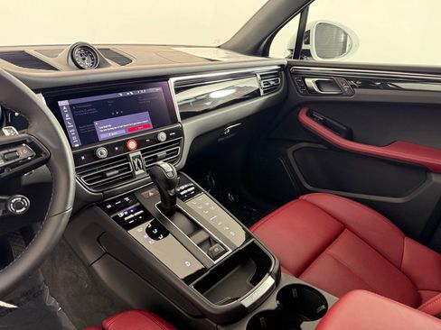 Certified 2026 Porsche Macan Turbo image 24