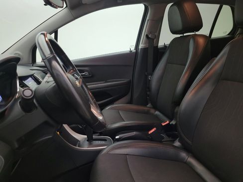 Used 2021 Chevrolet Trax LT w/ Driver Confidence Package FWD image 17