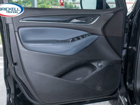 Used 2024 Buick Enclave Essence w/ Technology Package FWD image 10