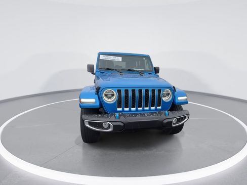 Used 2022 Jeep Wrangler Unlimited Sahara w/ Cold Weather Group image 3