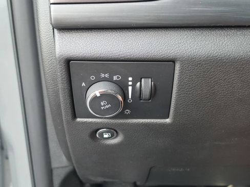 Used 2019 Jeep Grand Cherokee Laredo AWD/4WD image 40
