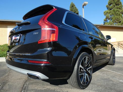 Used 2020 Volvo XC90 T6 Momentum image 8