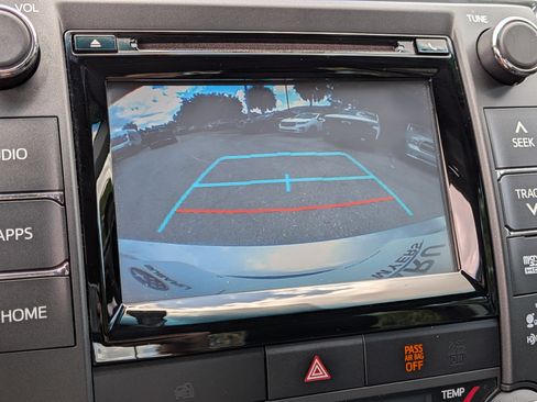 Used 2015 Toyota Camry XLE w/ Moonroof Package FWD image 32