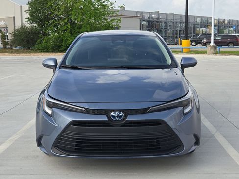 Used 2025 Toyota Corolla LE w/ LE Premium Package image 10