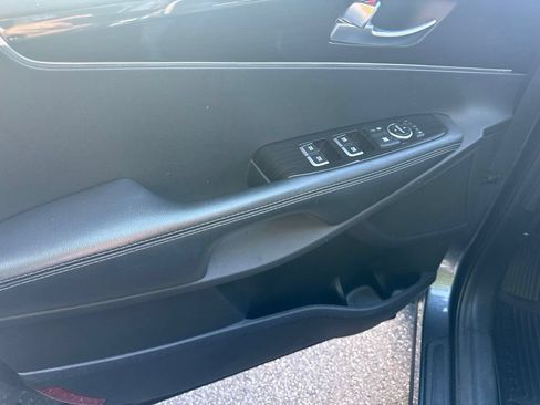 Used 2020 Kia Sorento S FWD image 18