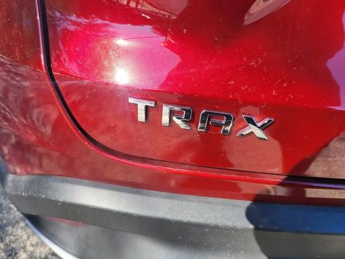 Used 2025 Chevrolet Trax LT w/ LT Convenience Package image 9