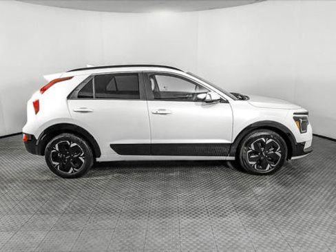 Used 2023 Kia Niro Wind w/ Wind Preserve Package FWD image 9