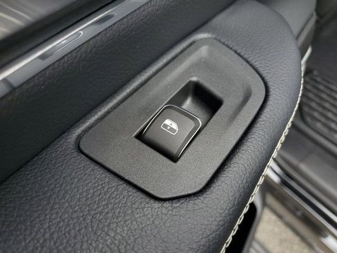 New 2026 RAM 1500 Laramie AWD/4WD image 18