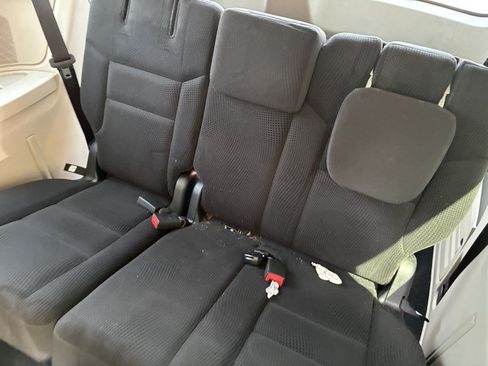Used 2019 Dodge Grand Caravan SE FWD image 16
