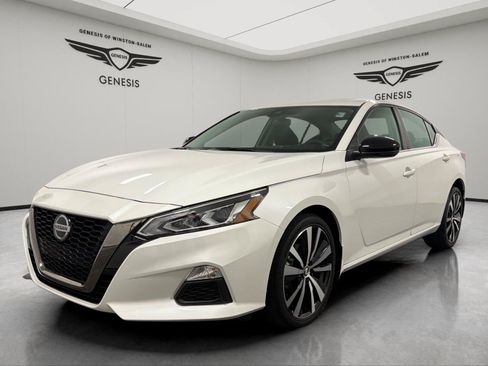 Used 2021 Nissan Altima 2.5 SR w/ SR Premium Package AWD/4WD image 1