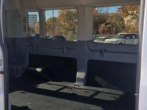 Used 2018 Ford Transit 350 XL image 7