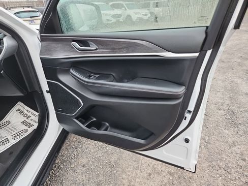 Used 2021 Jeep Grand Cherokee L Limited w/ Luxury Tech Group II image 22