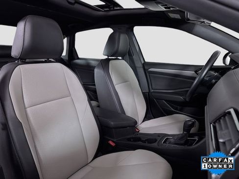 Used 2019 Volkswagen Jetta R-Line w/ R-Line Cold Weather Package image 28