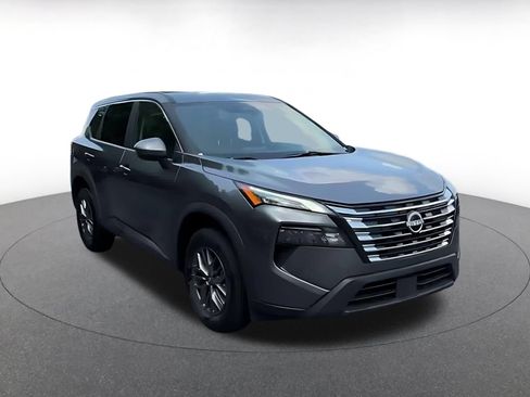 Used 2026 Nissan Rogue SV FWD image 3