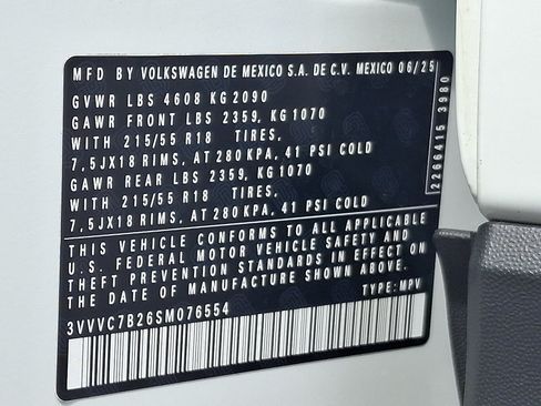 Used 2025 Volkswagen Taos SE AWD/4WD image 28