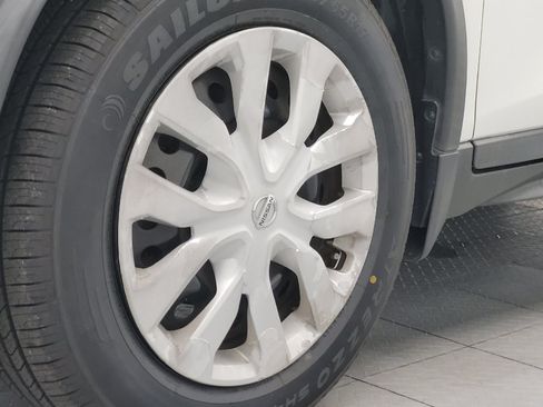 Used 2020 Nissan Rogue S FWD image 31