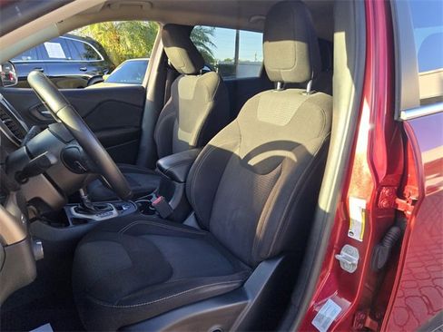 Used 2017 Jeep Cherokee Latitude w/ Comfort/Convenience Group image 13